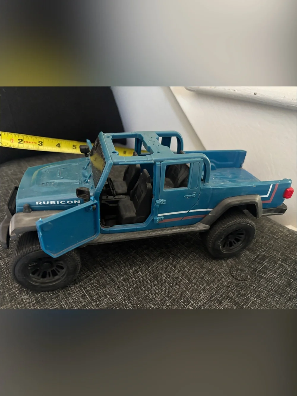 2019 Jeep Gladiator Rubicon die-cast model pickup truck